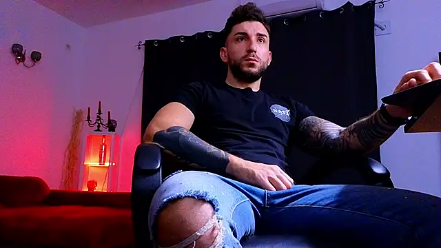 MightyAaron66 online show from November 2025 03:49:02 AM