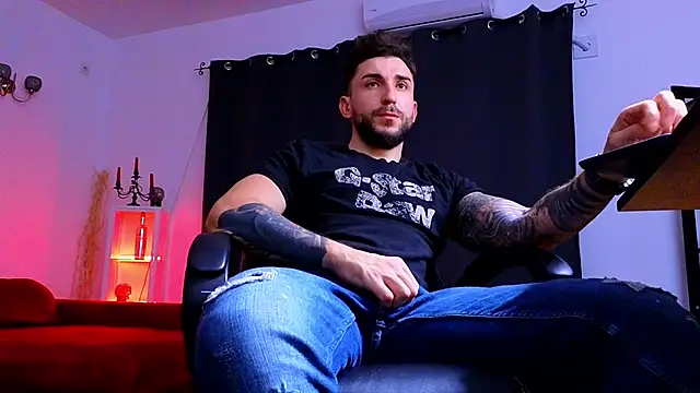 MightyAaron66 online show from November 2025 03:35:01 PM