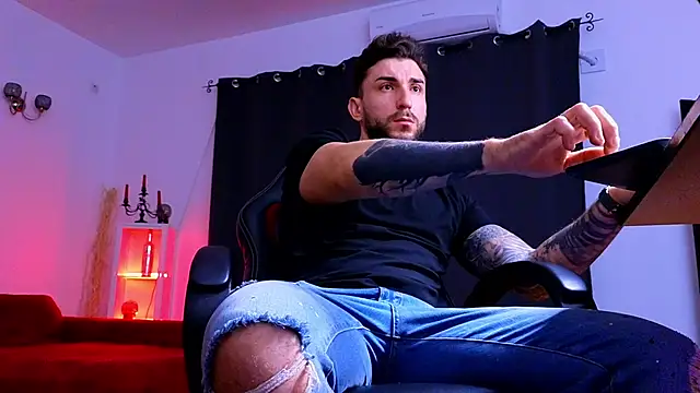 MightyAaron66 online show from December 2025 03:49:02 AM