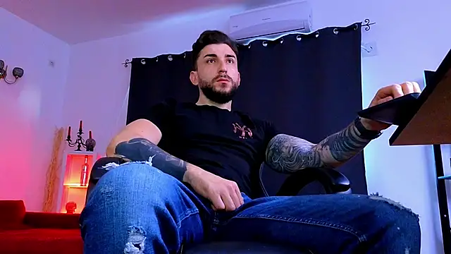 MightyAaron66 online show from May 2026 03:24:02 AM