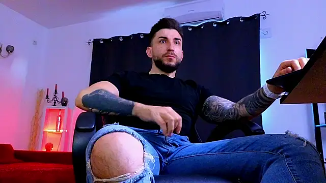 MightyAaron66 online show from May 2026 03:25:01 AM