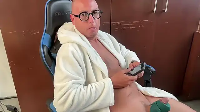 alanan881 online show from February 2026 08:03:02 PM