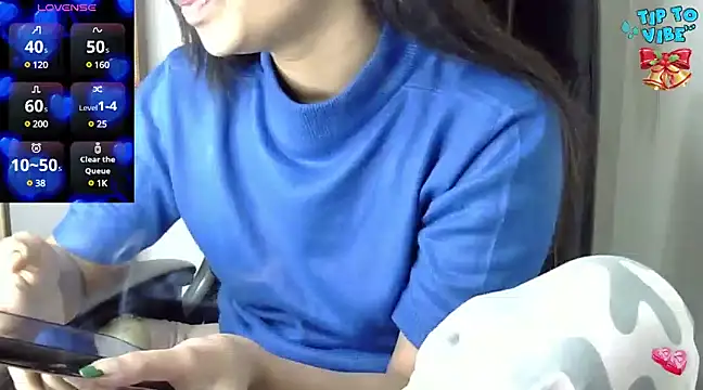 Snapshot of Barbie-Queen2 chatting on January 2025 11:28:02 AM Barbie-Queen2 online show from January 2025 11:28:02 AM