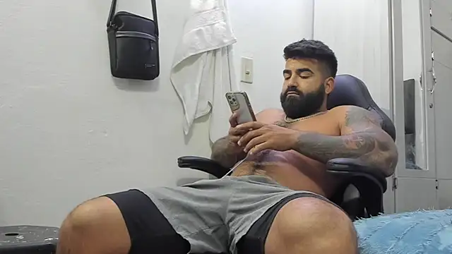 Lyon vach online show from January 2025 01:06:02 PM