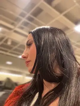 Snapshot of Roxana-Sexy chatting on December 2024 06:37:02 AM Roxana-Sexy online show from December 2024 06:37:02 AM