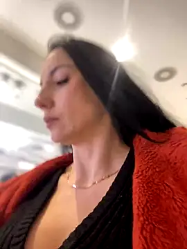 Snapshot of Roxana-Sexy chatting on December 2024 05:48:01 AM Roxana-Sexy online show from December 2024 05:48:01 AM