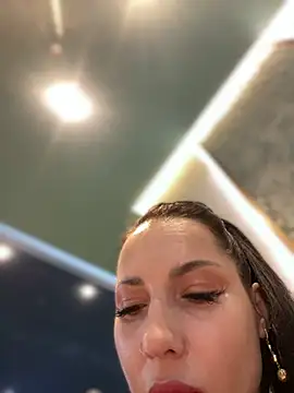 Snapshot of Roxana-Sexy chatting on January 2025 06:56:01 AM Roxana-Sexy online show from January 2025 06:56:01 AM