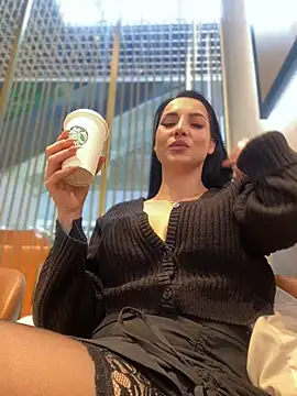 Snapshot of Roxana-Sexy chatting on February 2025 06:06:02 AM Roxana-Sexy online show from February 2025 06:06:02 AM