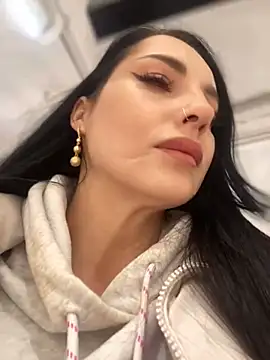 Snapshot of Roxana-Sexy chatting on March 2025 05:42:01 AM Roxana-Sexy online show from March 2025 05:42:01 AM