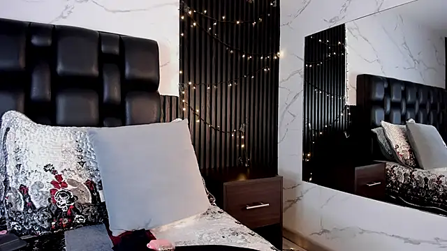 AuroraBon online show from October 2025 09:18:02 AM