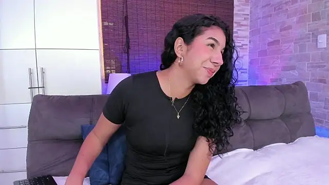 Snapshot of candyy_bella chatting on January 2025 03:00:01 PM candyy bella online show from January 2025 03:00:01 PM