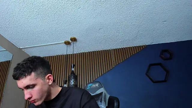 JacksonOlsenn online show from February 2025 06:24:01 PM