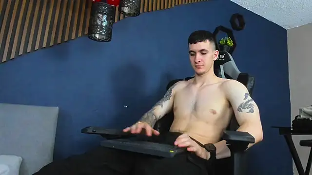 JacksonOlsenn online show from February 2025 03:03:02 PM