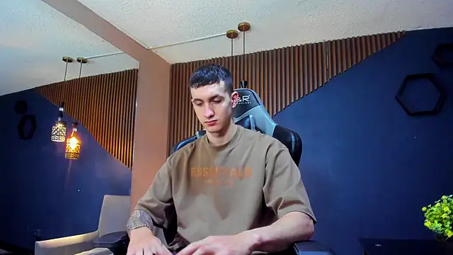 JacksonOlsenn online show from March 2025 01:17:01 PM