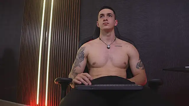 JacksonOlsenn online show from May 2026 09:01:01 PM