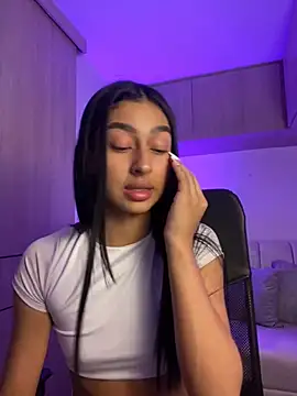 Snapshot of maddy_bronw_ chatting on December 2024 12:45:02 AM maddy bronw online show from December 2024 12:45:02 AM