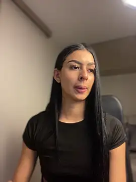 Snapshot of maddy_bronw_ chatting on December 2024 12:07:01 AM maddy bronw online show from December 2024 12:07:01 AM