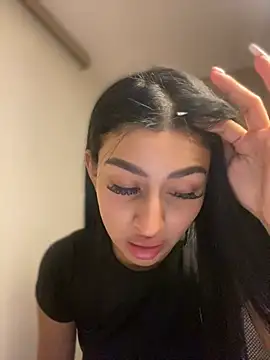 Snapshot of maddy_bronw_ chatting on December 2024 03:11:02 AM maddy bronw online show from December 2024 03:11:02 AM