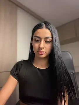 Snapshot of maddy_bronw_ chatting on December 2024 06:17:02 AM maddy bronw online show from December 2024 06:17:02 AM