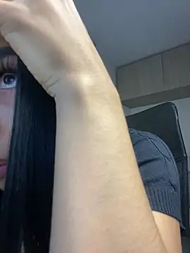 Snapshot of maddy_bronw_ chatting on December 2024 11:46:02 PM maddy bronw online show from December 2024 11:46:02 PM