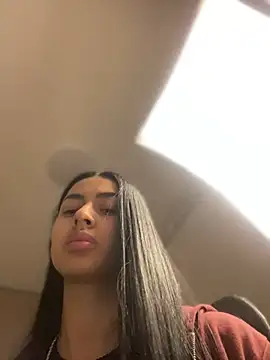 Snapshot of maddy_bronw_ chatting on December 2024 07:18:02 AM maddy bronw online show from December 2024 07:18:02 AM