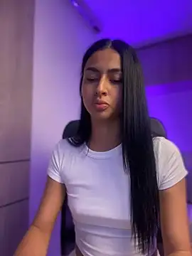 Snapshot of maddy_bronw_ chatting on January 2025 12:22:02 AM maddy bronw online show from January 2025 12:22:02 AM