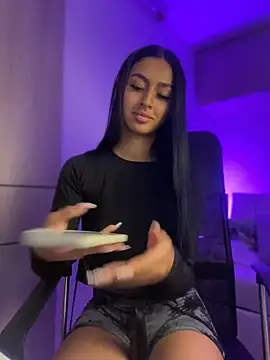 Snapshot of maddy_bronw_ chatting on January 2025 06:39:01 AM maddy bronw online show from January 2025 06:39:01 AM