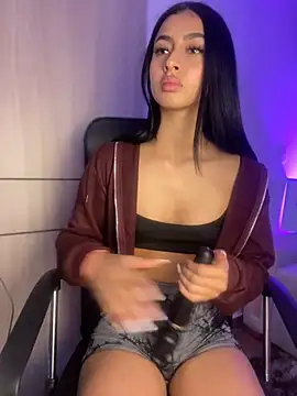 Snapshot of maddy_bronw_ chatting on January 2025 10:17:01 PM maddy bronw online show from January 2025 10:17:01 PM