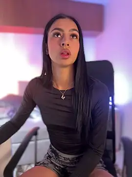 Snapshot of maddy_bronw_ chatting on January 2025 09:47:02 PM maddy bronw online show from January 2025 09:47:02 PM