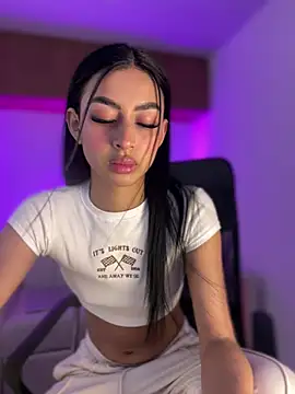 Snapshot of maddy_bronw_ chatting on February 2025 09:37:01 PM maddy bronw online show from February 2025 09:37:01 PM