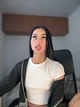 Snapshot of maddy_bronw_ chatting on February 2025 09:41:02 PM maddy bronw online show from February 2025 09:41:02 PM