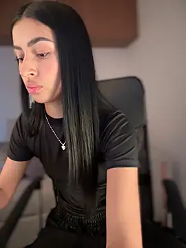 Snapshot of maddy_bronw_ chatting on March 2025 06:23:02 PM maddy bronw online show from March 2025 06:23:02 PM