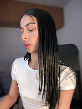 Snapshot of maddy_bronw_ chatting on March 2025 08:43:02 PM maddy bronw online show from March 2025 08:43:02 PM