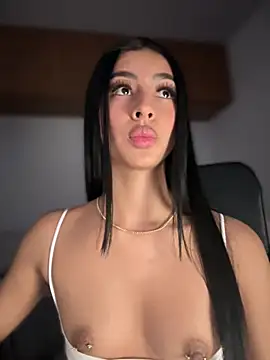 Snapshot of maddy_bronw_ chatting on March 2025 05:06:02 AM maddy bronw online show from March 2025 05:06:02 AM