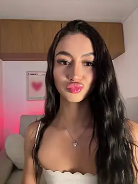 Snapshot of maddy_bronw_ chatting on November 2025 10:32:01 PM maddy bronw online show from November 2025 10:32:01 PM