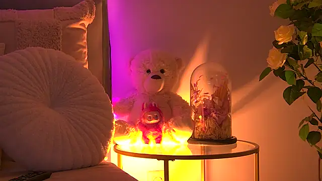 Snapshot of AngeliqueSkye chatting on October 2025 04:13:02 AM AngeliqueSkye online show from October 2025 04:13:02 AM