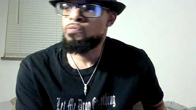 Snapshot of WhiskeyWood_DuhGOD chatting on September 2025 01:40:02 AM WhiskeyWood DuhGOD online show from September 2025 01:40:02 AM