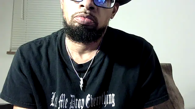 Snapshot of WhiskeyWood_DuhGOD chatting on October 2025 01:26:02 AM WhiskeyWood DuhGOD online show from October 2025 01:26:02 AM