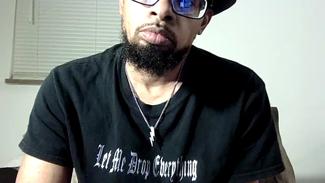 Snapshot of WhiskeyWood_DuhGOD chatting on October 2025 01:16:01 AM WhiskeyWood DuhGOD online show from October 2025 01:16:01 AM