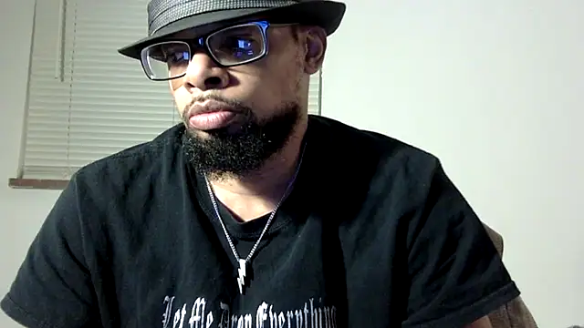 Snapshot of WhiskeyWood_DuhGOD chatting on November 2025 01:19:02 AM WhiskeyWood DuhGOD online show from November 2025 01:19:02 AM