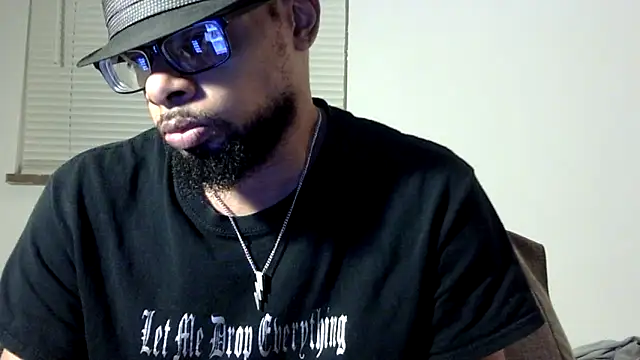 Snapshot of WhiskeyWood_DuhGOD chatting on November 2025 02:13:02 AM WhiskeyWood DuhGOD online show from November 2025 02:13:02 AM