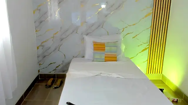 coralcarter1 online show from October 2025 05:46:01 PM