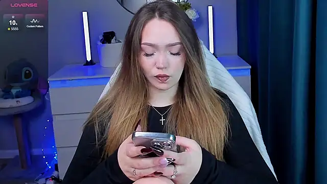 Evia r0se online show from October 2025 01:34:02 PM