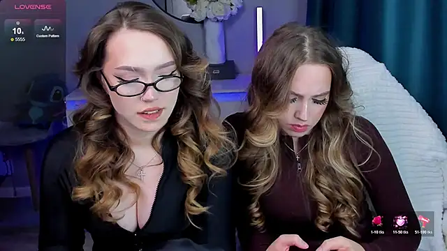 Evia r0se online show from November 2025 05:05:02 PM