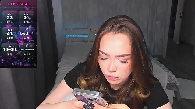 Snapshot of Evia_r0se chatting on June 2026 04:43:02 AM Evia r0se online show from June 2026 04:43:02 AM
