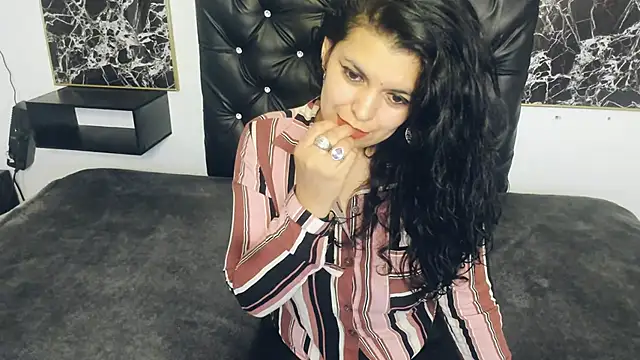 scarlett w0lf online show from January 2025 03:59:02 PM