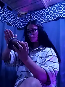 Luciauy online show from December 2024 06:38:02 PM