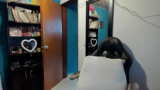 peanut tangerine online show from November 2025 07:01:02 PM