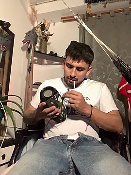 Snapshot of Aaron_hot2 chatting on December 2024 03:49:01 AM Aaron hot2 online show from December 2024 03:49:01 AM