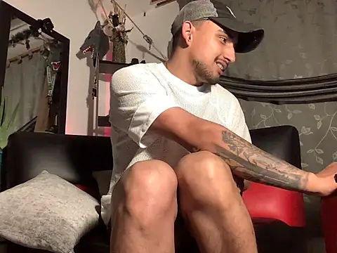 Snapshot of Aaron_hot2 chatting on December 2024 04:53:02 AM Aaron hot2 online show from December 2024 04:53:02 AM